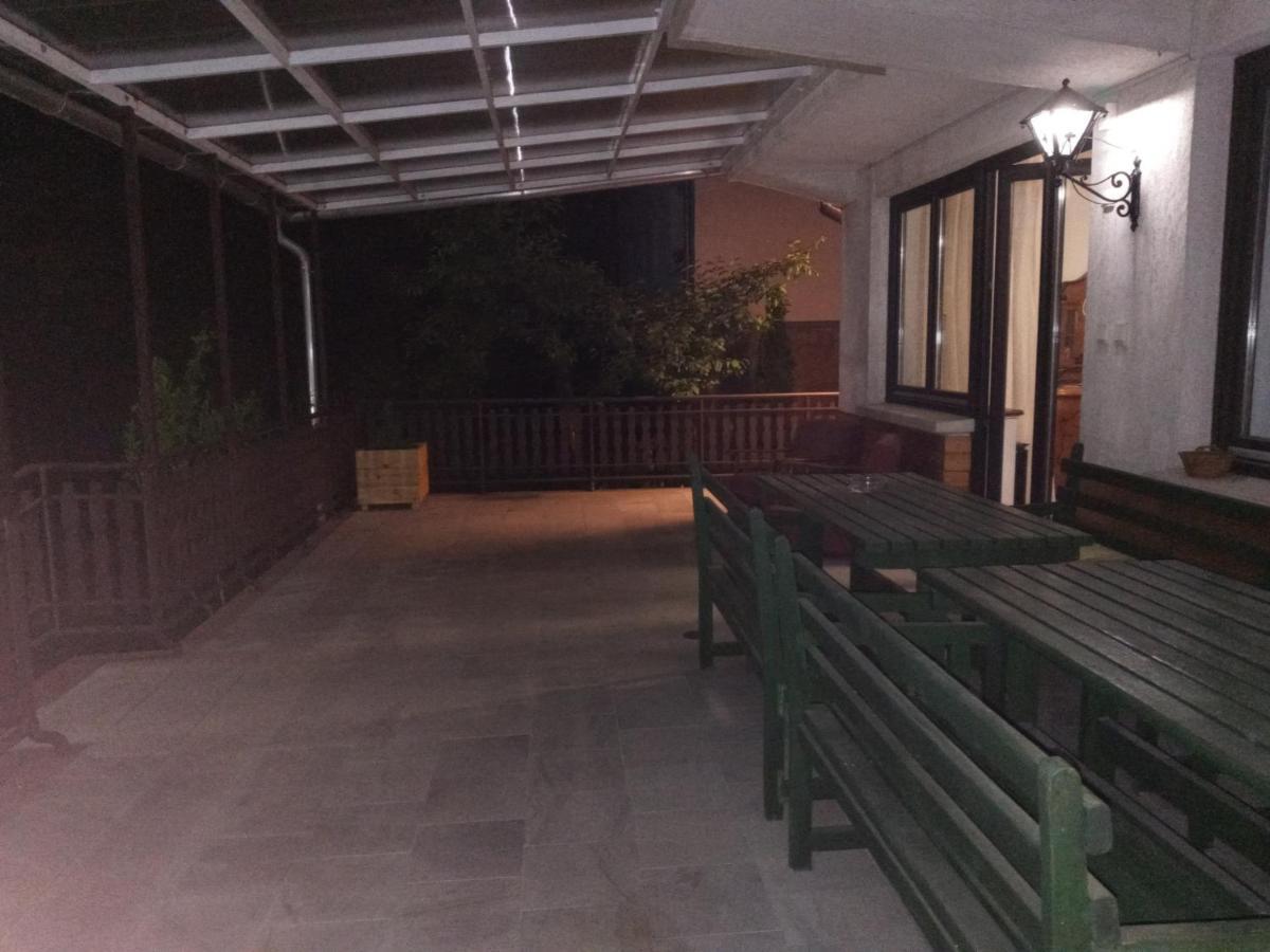 Luxury Eagle Apartman Budapeste Exterior foto